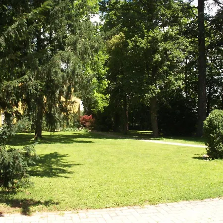 Ghia Bed and Breakfast 4*